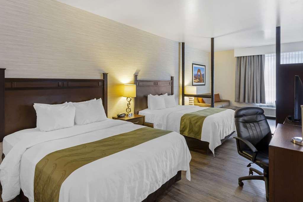 Quality Suites Moab Near Arches National Park Ruang foto